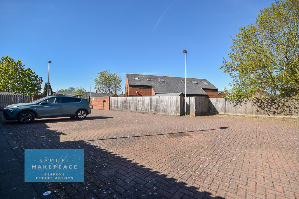 Woodcastle Crescent, Chesterton, Newcastle-Under-Lyme, photo 18