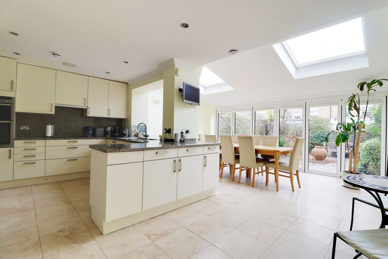 Southlands Drive, photo 3