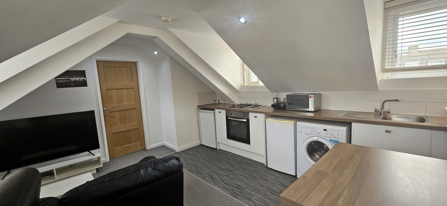 Chancery House Tolworth Close, Surbiton, Surrey, KT6, photo 2