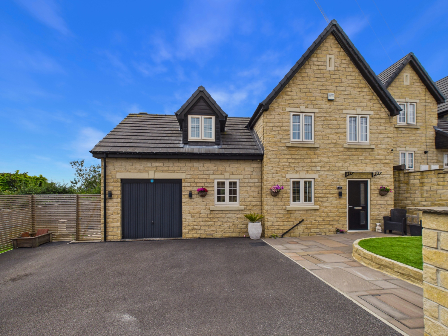 Moat Hill Farm Drive, Birstall, photo 33