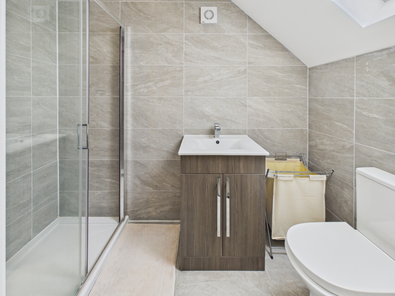 Moat Hill Farm Drive, Birstall, photo 24