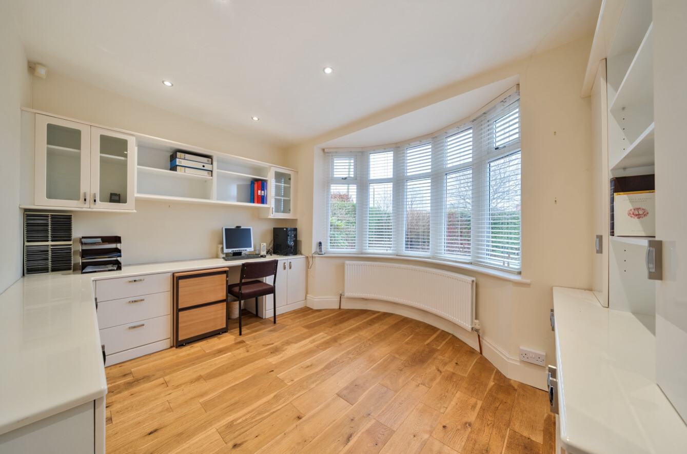 Office or Snug - Rayleigh Bowdon - EweMove Sale