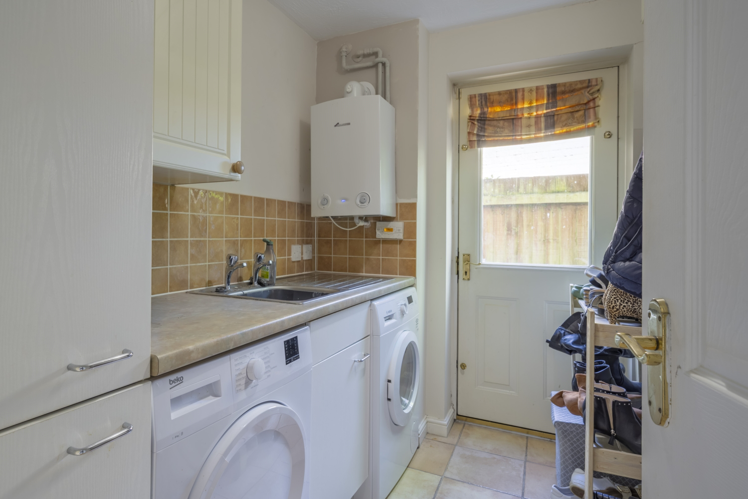 Century Close, Cirencester, photo 11