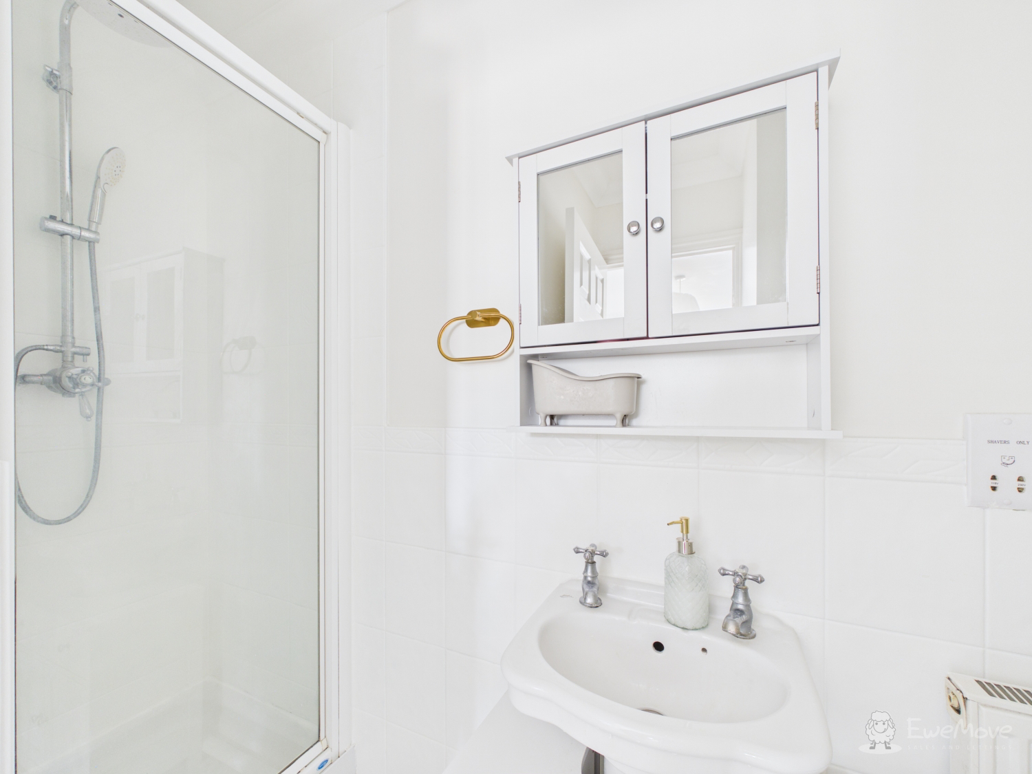 Ensuite- Mark Stephens EweMove Newmarket and Soham