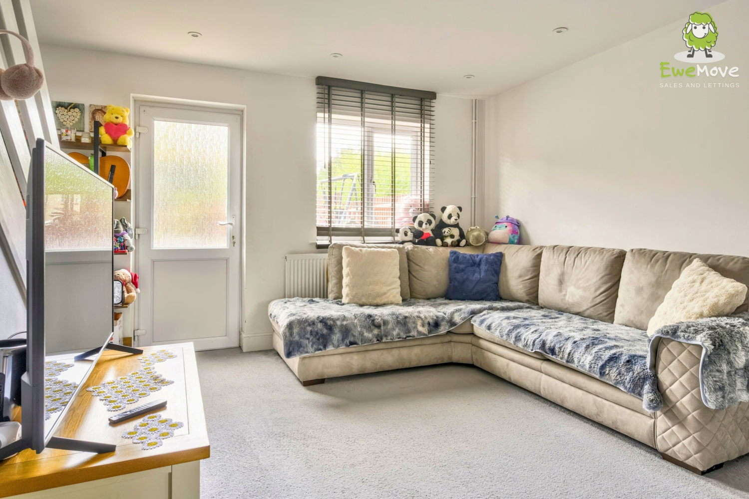 Cloudberry Road, SN25 | 2 Bedroom house, with driveway parking, photo 2