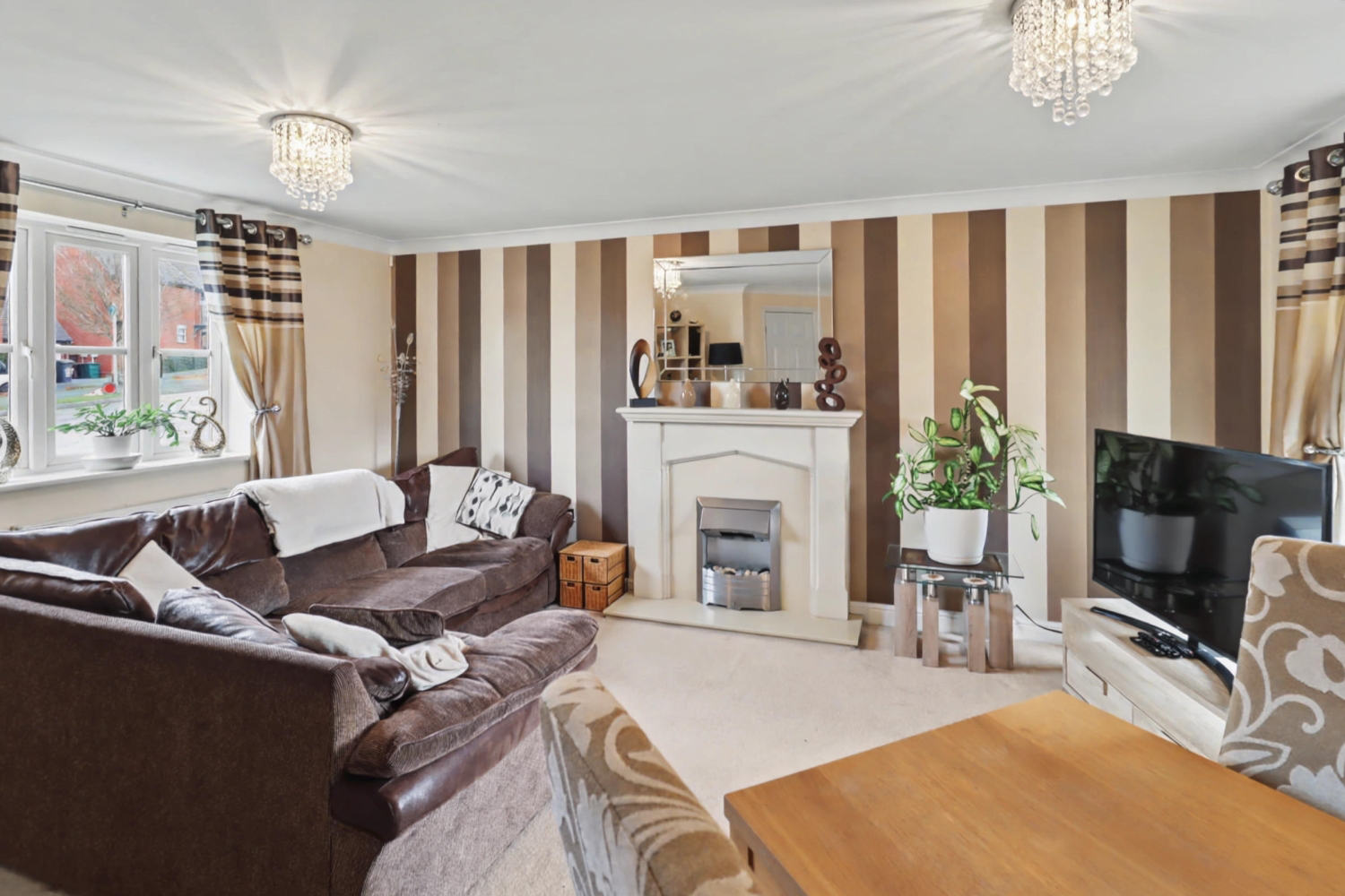 ARLISTON DRIVE, WOODVILLE, SWADLINCOTE, DERBYSHIRE, DE11, photo 3