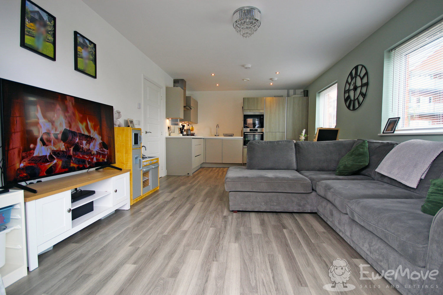 GARLAND RISE, WELDON, EBBSFLEET VALLEY, DA10, photo 2