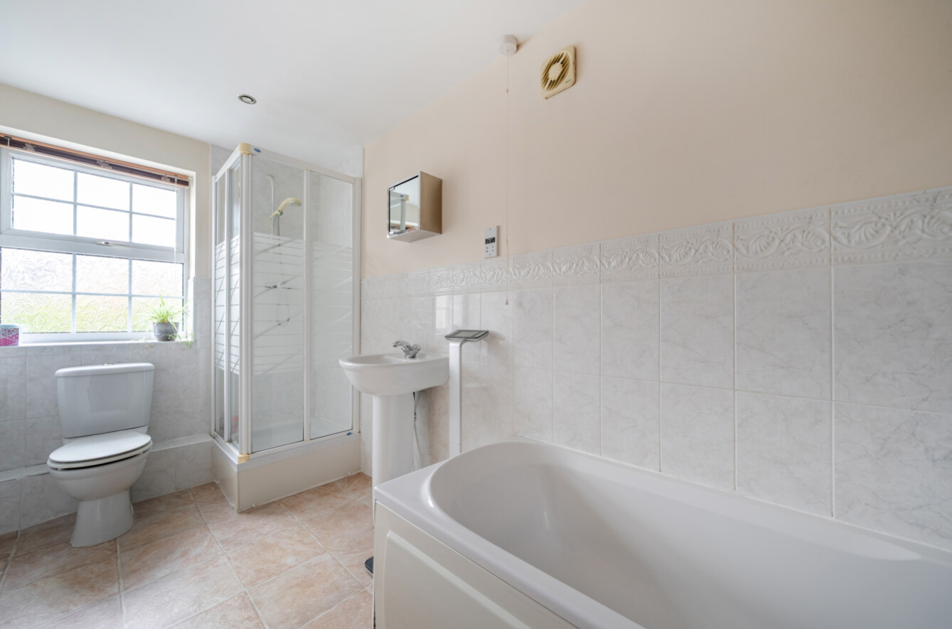 EweMove Harrogate Bathroom
