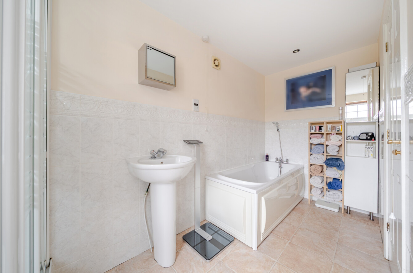 EweMove Harrogate Bathroom