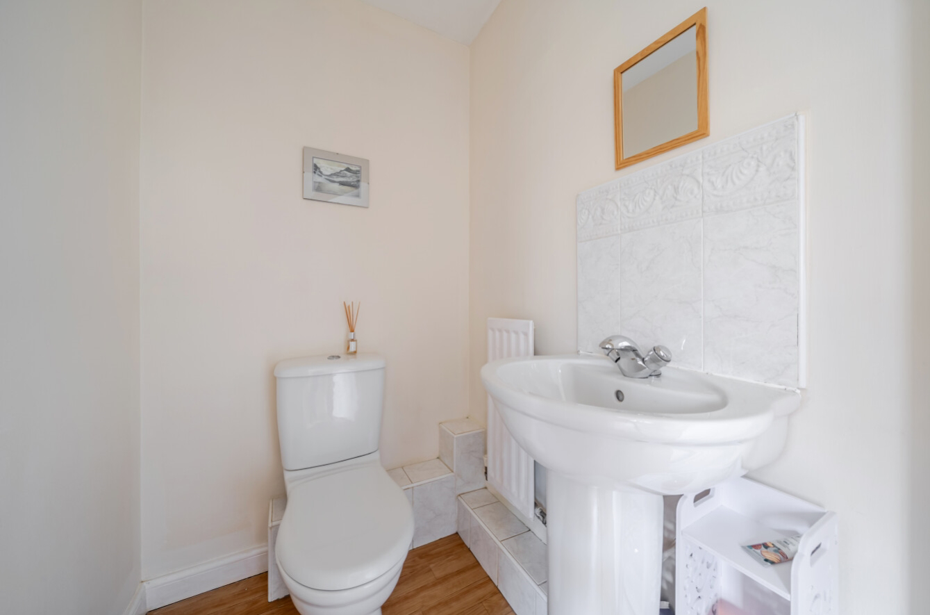 EweMove Harrogate Guest WC