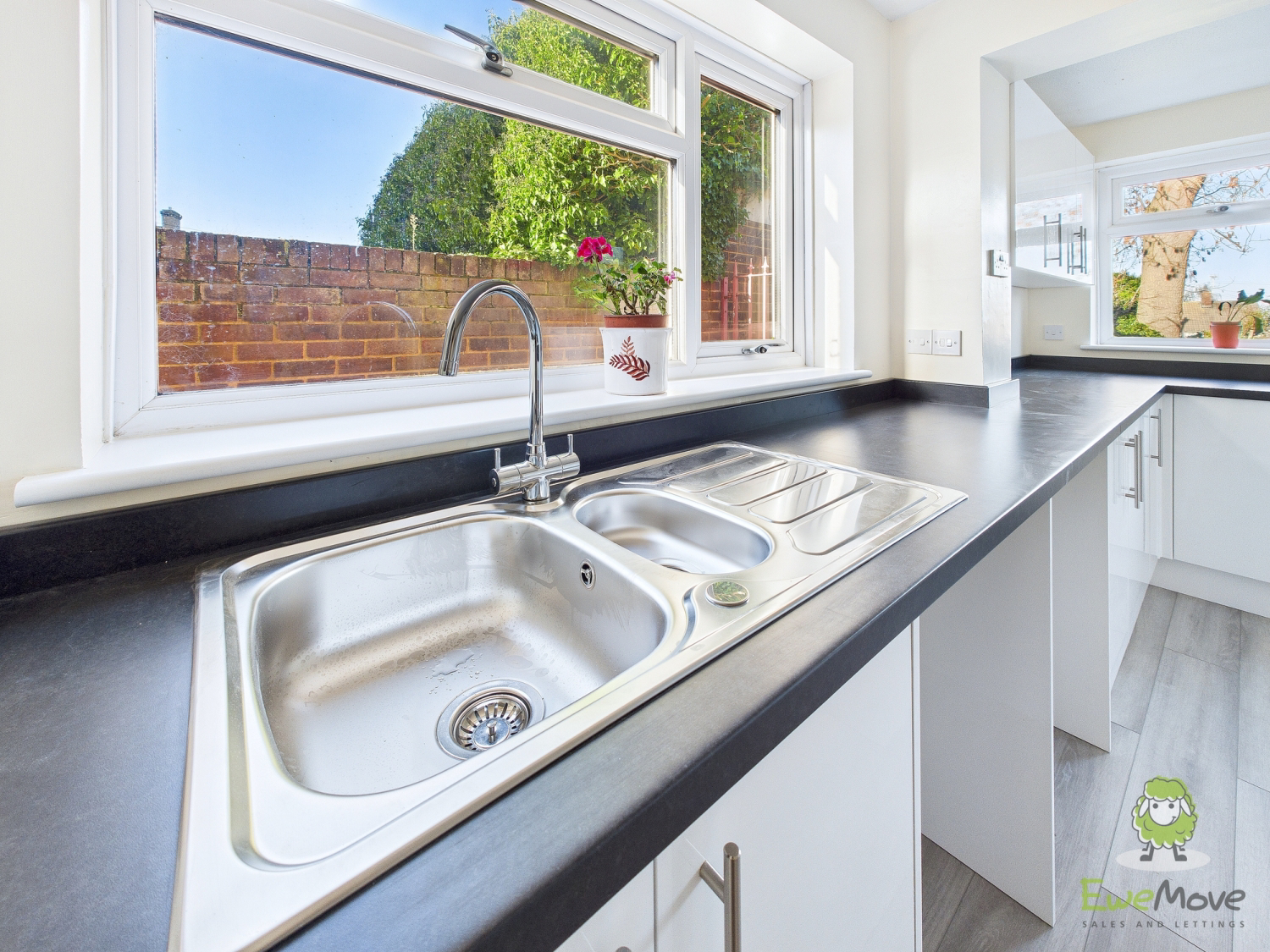 Spacious & Versatile Home - Conservation Area, photo 2