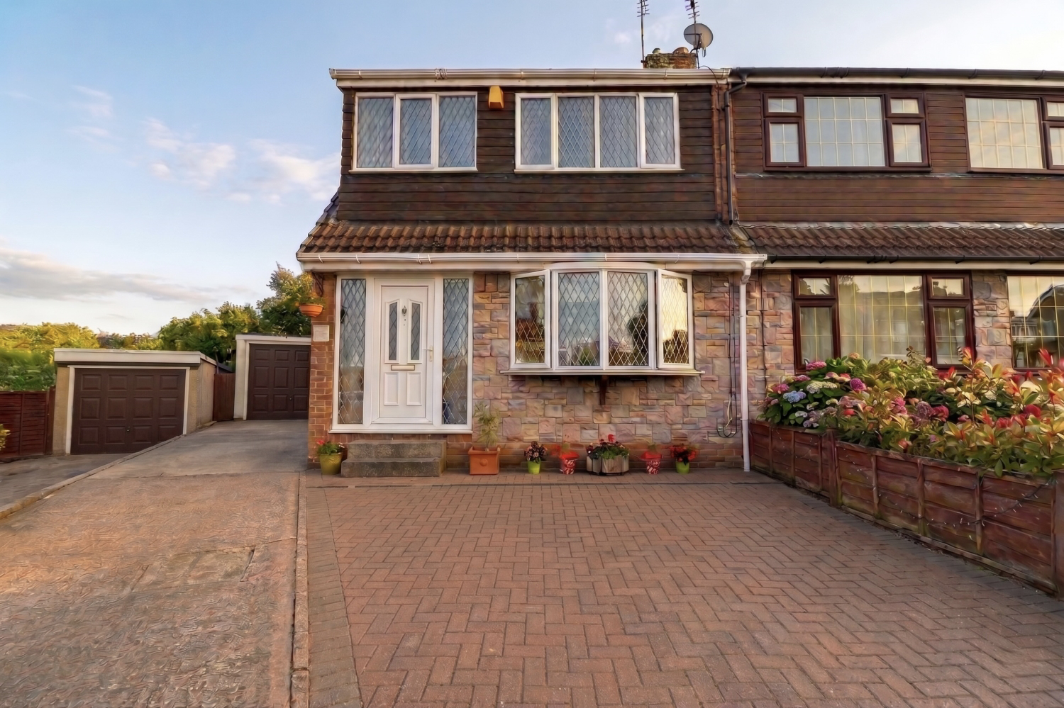 EARLSWOOD CRESCENT, KIPPAX, LEEDS, WEST YORKSHIRE, LS25