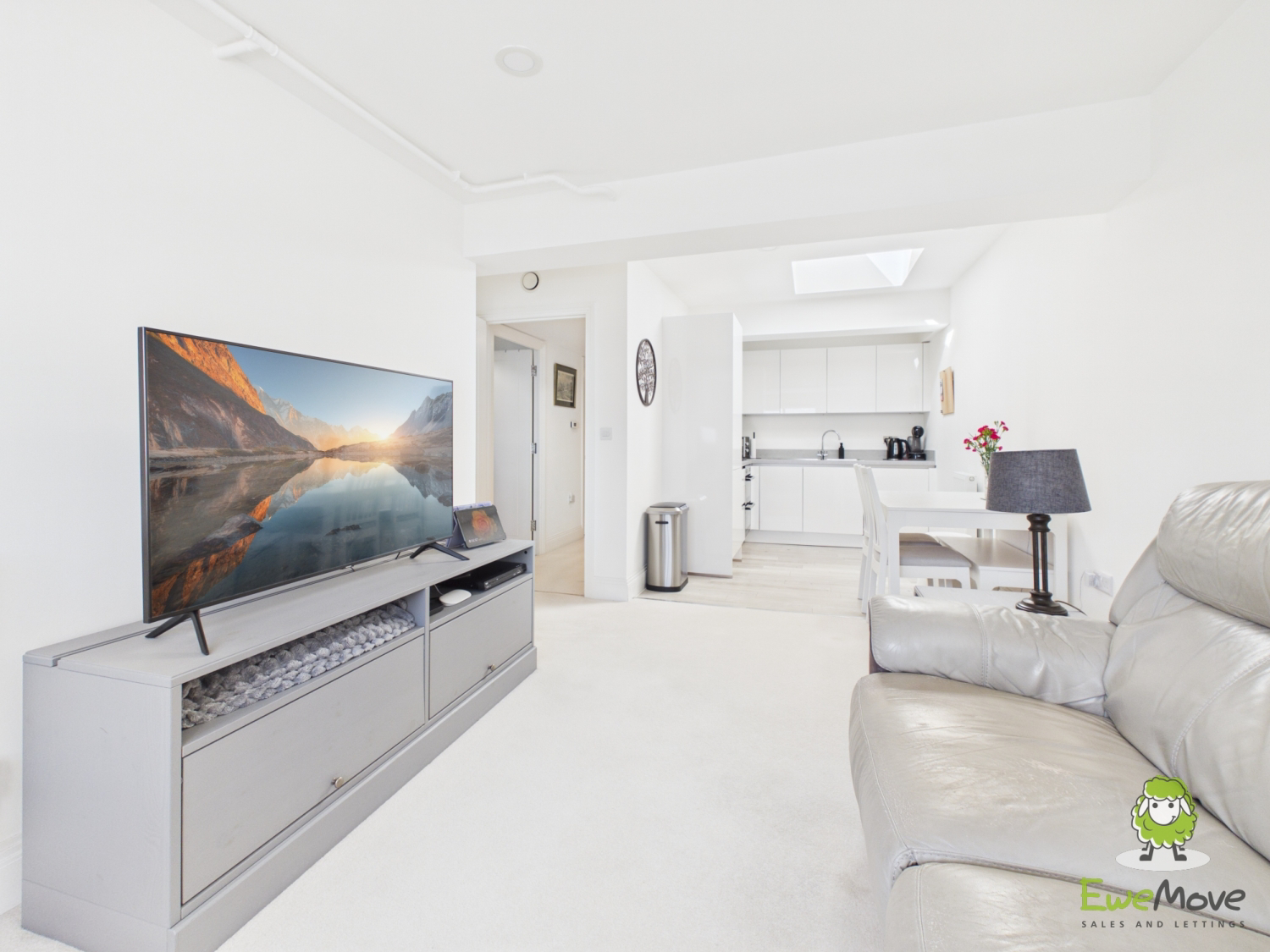 Lilly Court, 21 Fullbrook Drive, Basingstoke, Hampshire, RG21, photo 11
