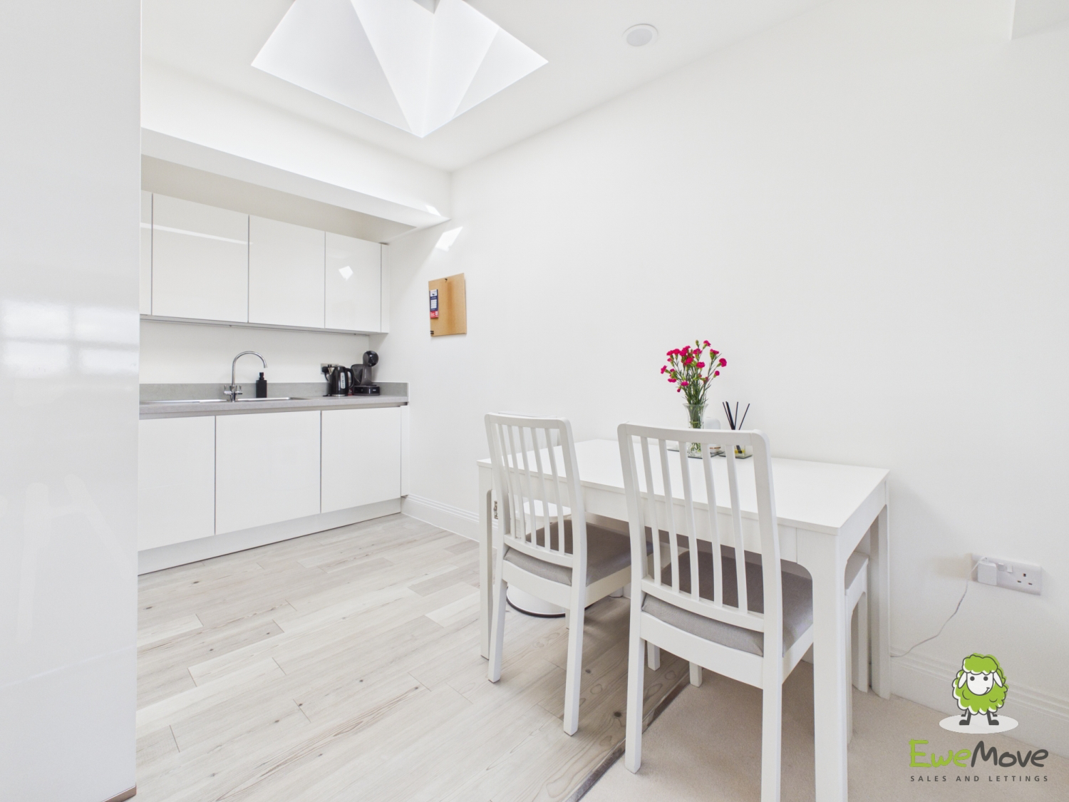 Lilly Court, 21 Fullbrook Drive, Basingstoke, Hampshire, RG21, photo 6