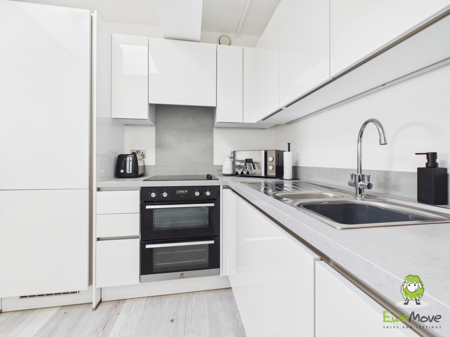 Lilly Court, 21 Fullbrook Drive, Basingstoke, Hampshire, RG21, photo 5