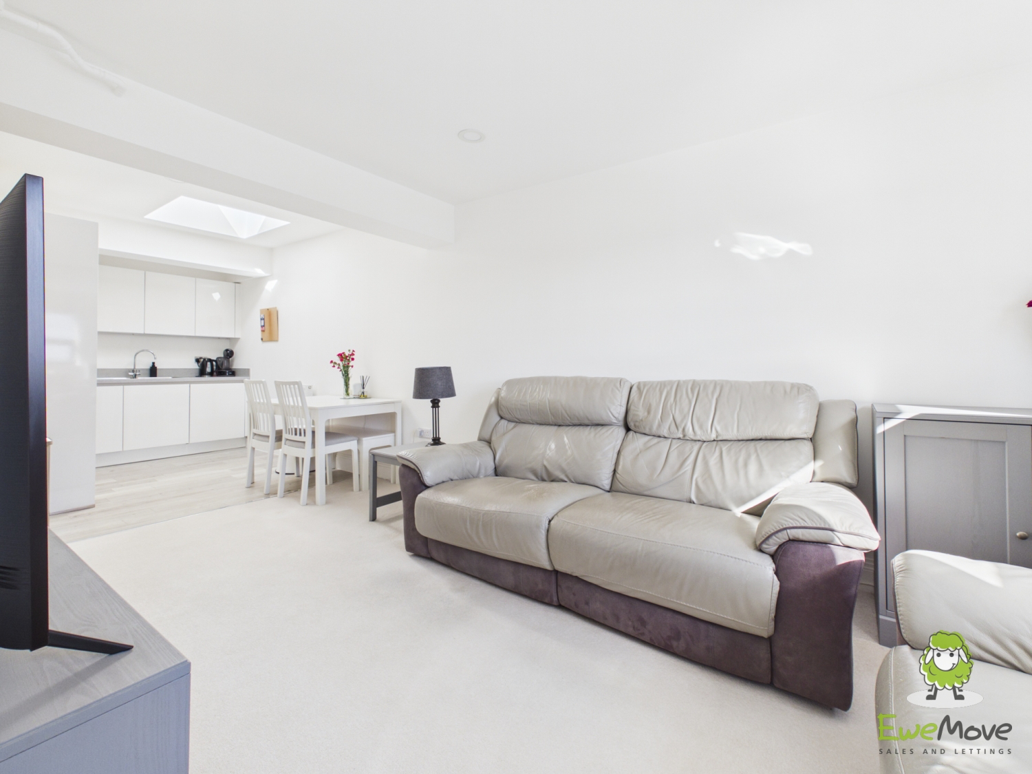 Lilly Court, 21 Fullbrook Drive, Basingstoke, Hampshire, RG21, photo 9