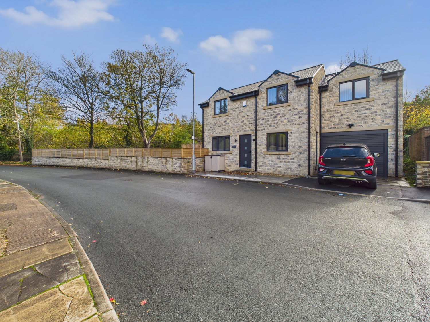 Westfield Drive, Lightcliffe, Halifax, West Yorkshire, HX3