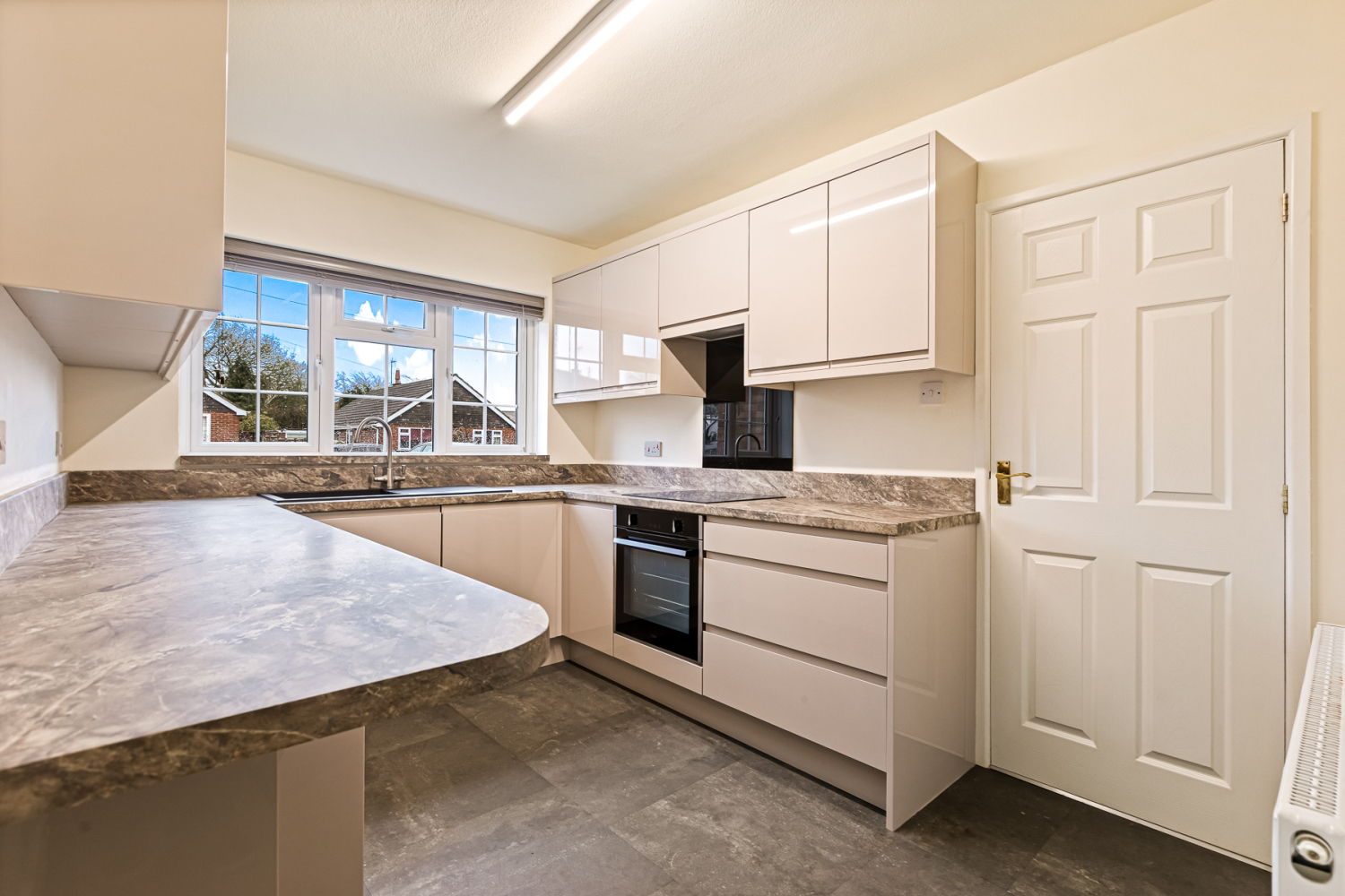 2 Burdett Close, Gilmorton, Lutterworth, photo 2