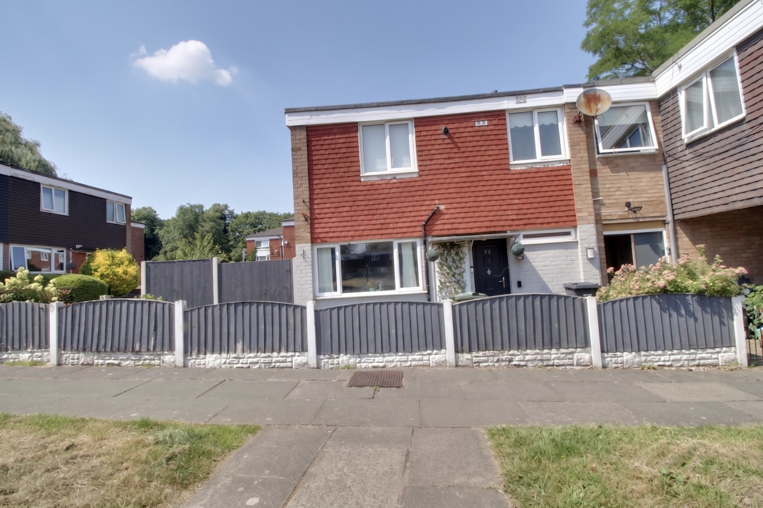 Dee Court, Liverpool, L25