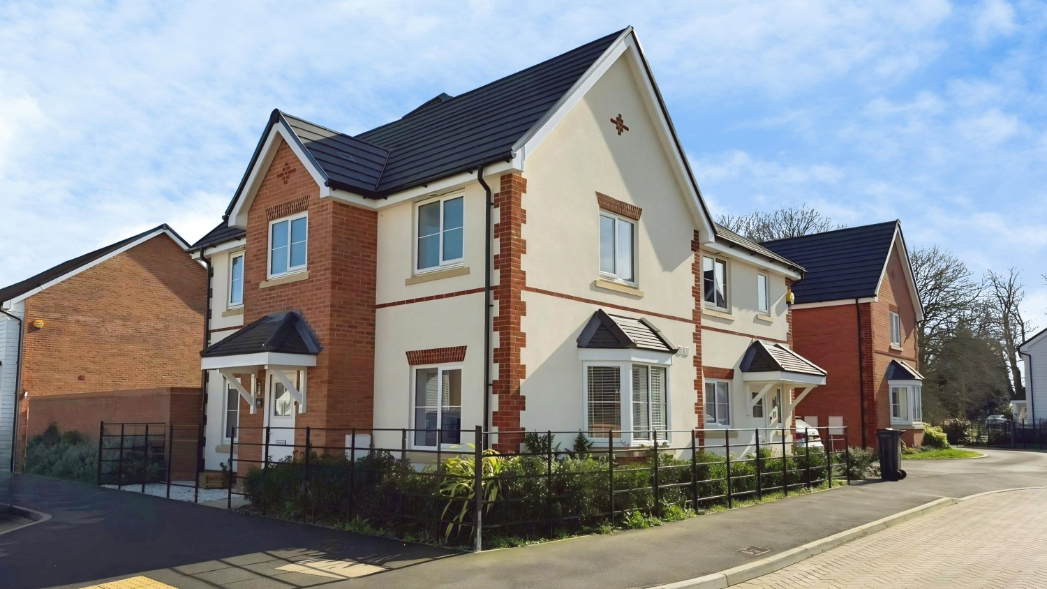 DEANLANDS FARM WAY, SHERFIELD-ON-LODDON, HOOK, RG27