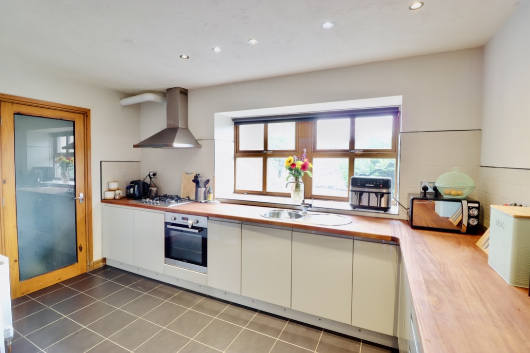 Hollin Hall Farm, Denholme, BD13 4DX, photo 4
