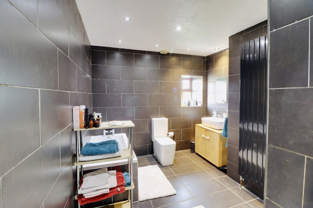 Hollin Hall Farm, Denholme, BD13 4DX, photo 10