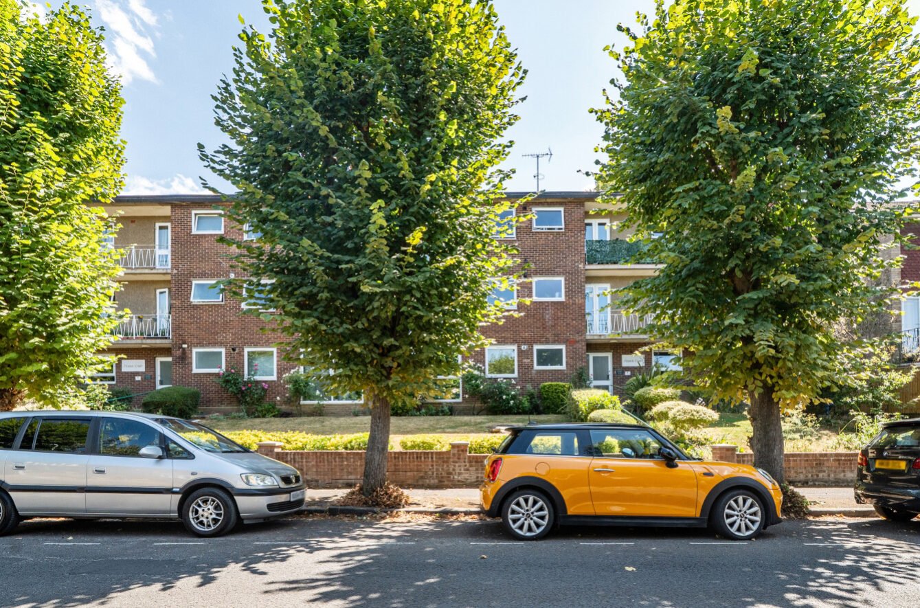 Francis Court Cranes Park Avenue, Surbiton, Surrey, KT5, photo 2