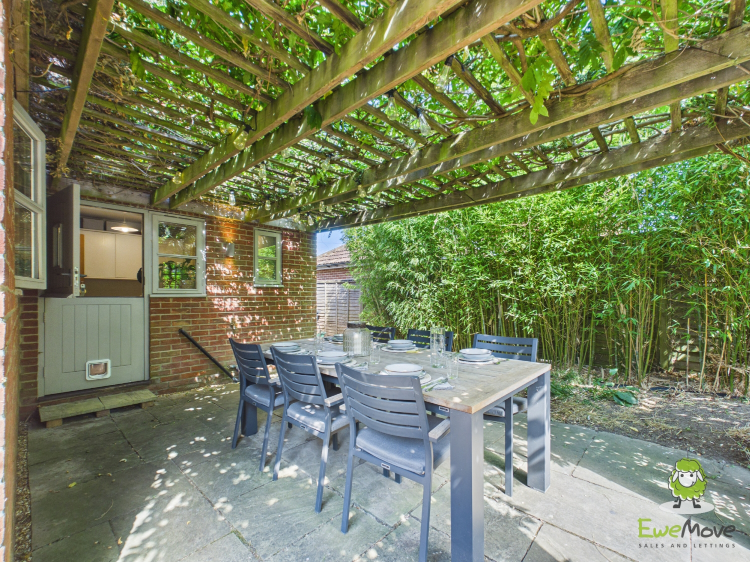 OLIVERS COTTAGE, POST OFFICE LANE, BASINGSTOKE, HAMPSHIRE, RG25, photo 35