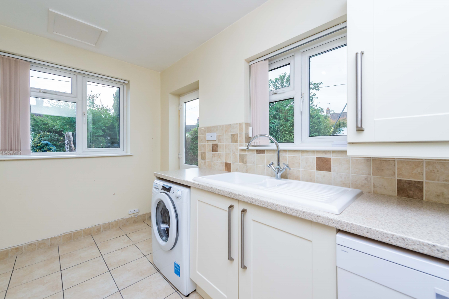 13 St. Barbaras Place Park Hall, Park Hall, Oswestry, photo 3