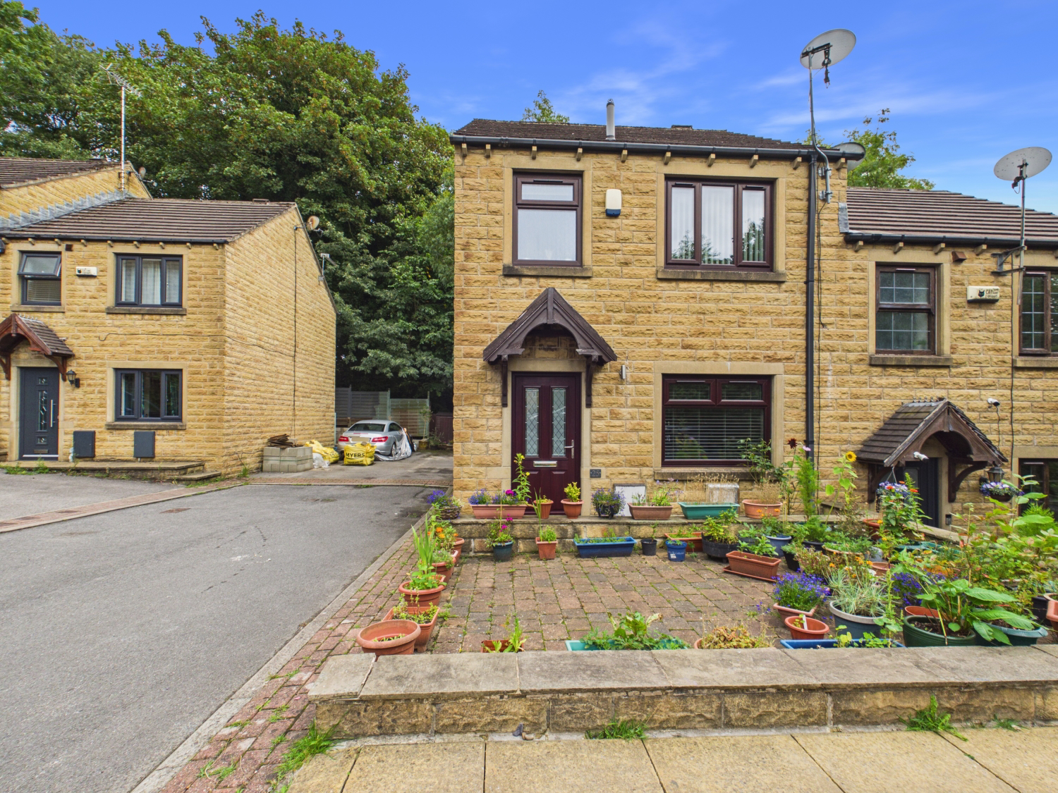 25 GROVE NOOK, LONGWOOD, HUDDERSFIELD