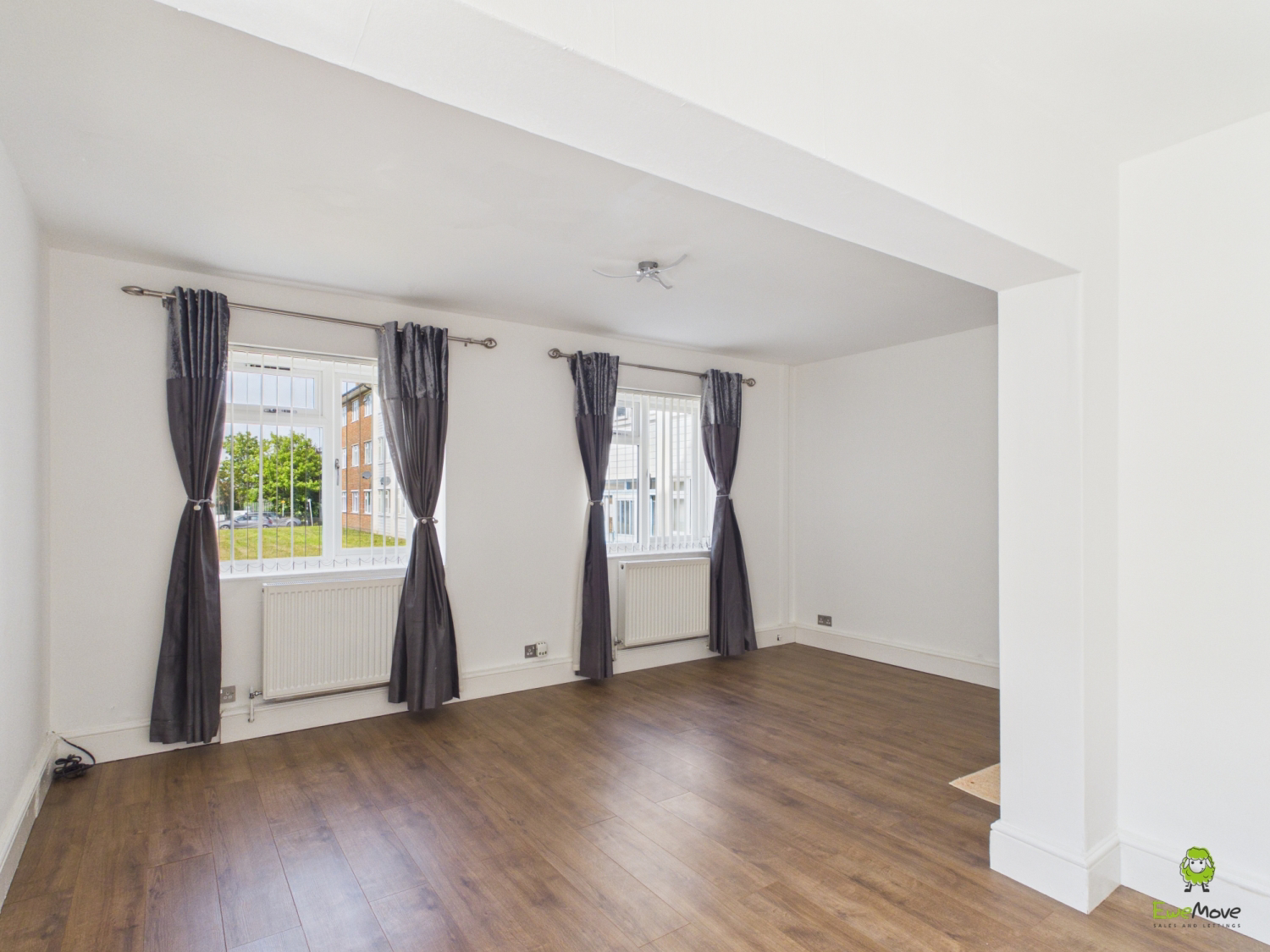 35 Hilltop Gardens, Dartford, Kent. DA1 5JF, photo 3