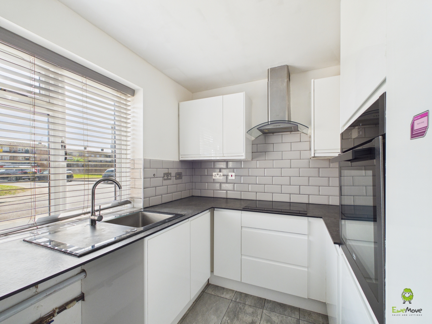 35 Hilltop Gardens, Dartford, Kent. DA1 5JF