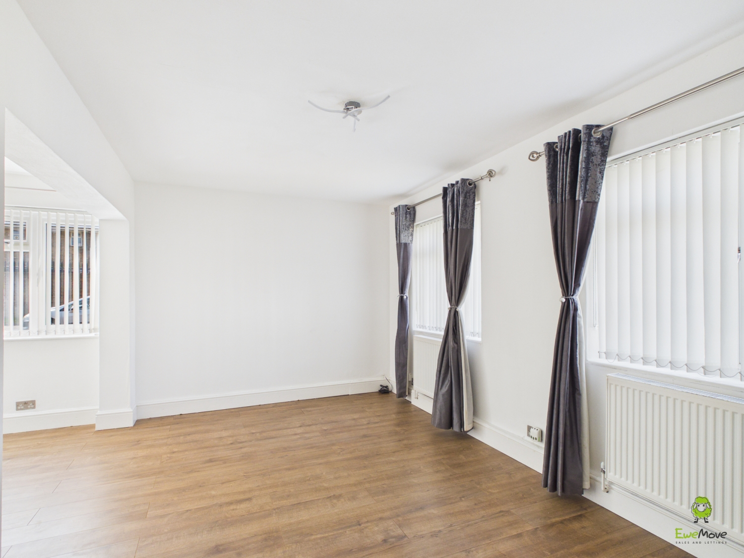35 Hilltop Gardens, Dartford, Kent. DA1 5JF, photo 2