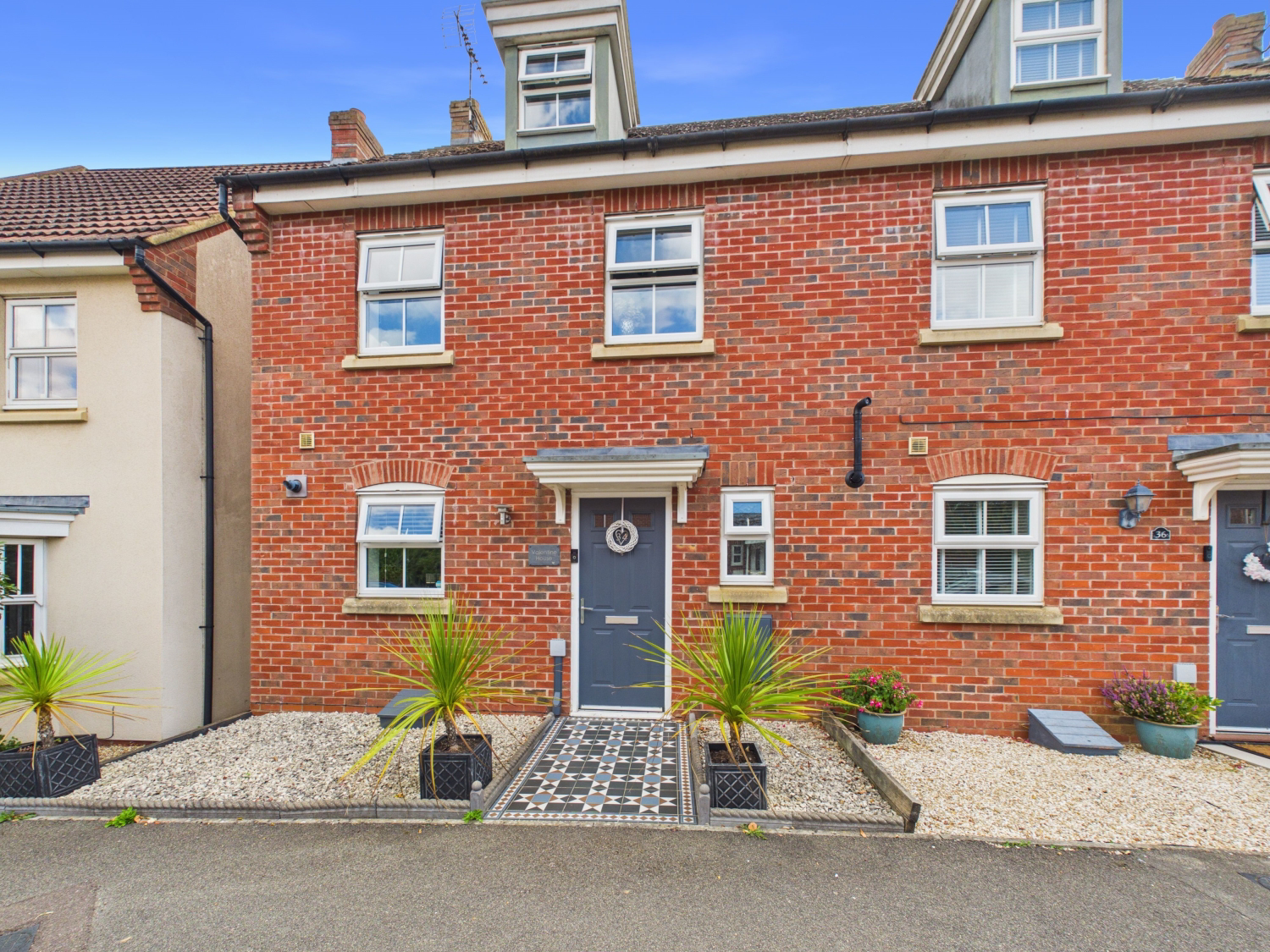 Farnborough Drive, Daventry, Northamptonshire, NN11