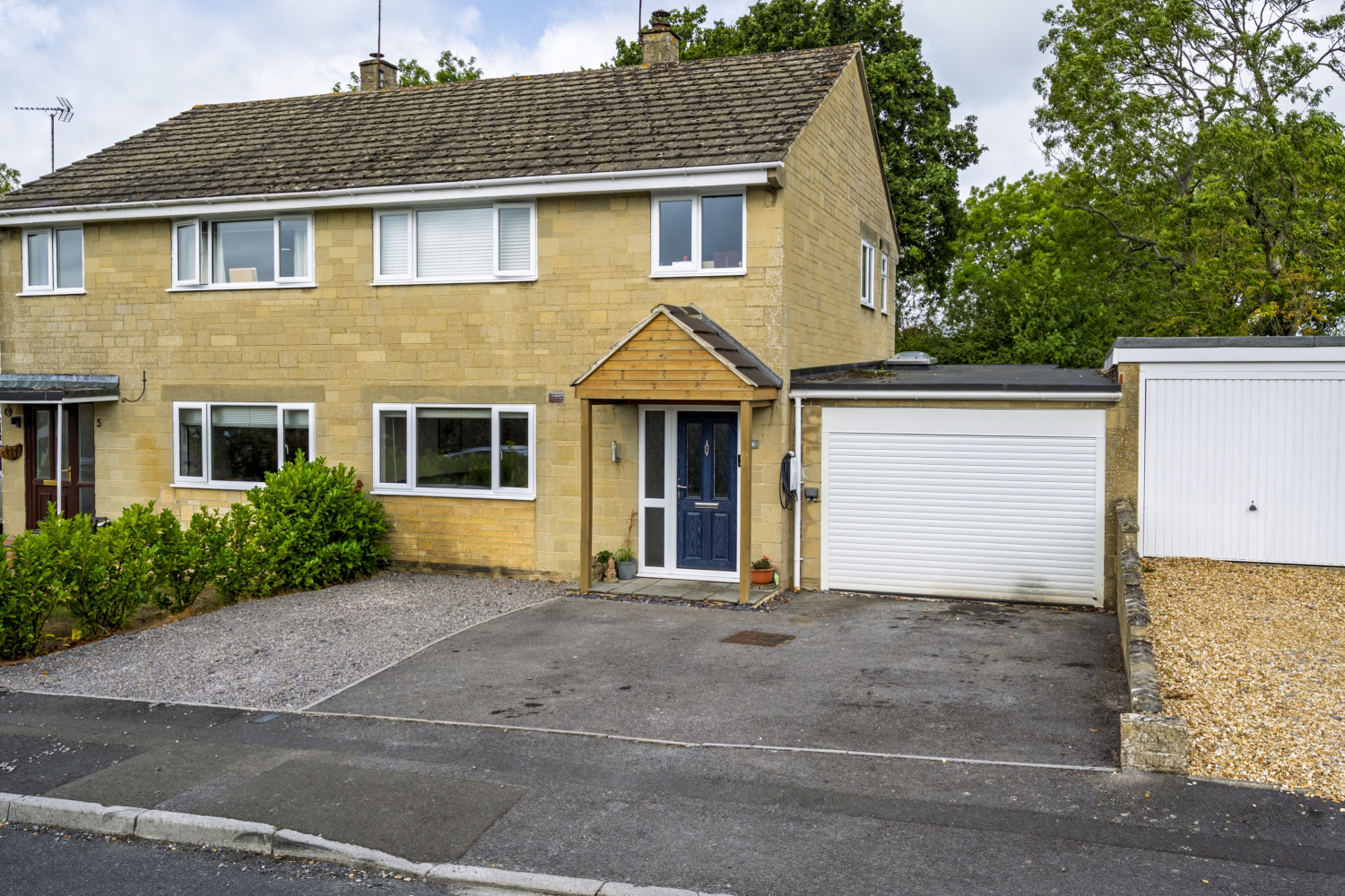 Oakleaze, Minety, Malmesbury, Wiltshire, SN16