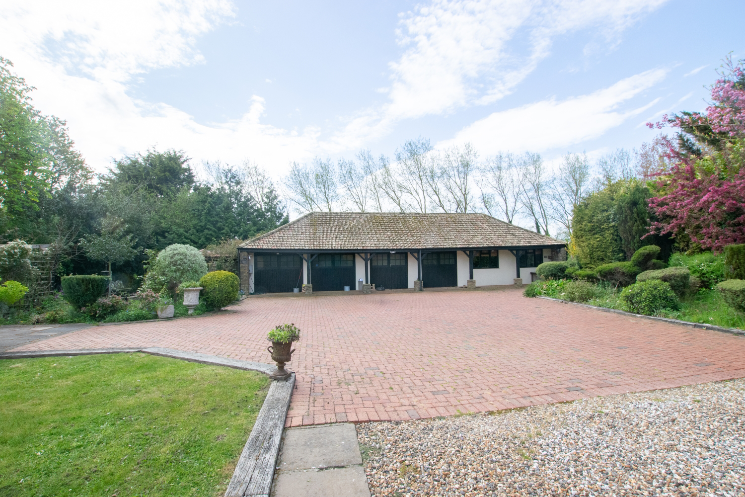 Barrow Hall Farmhouse, Barrow Hall Road, Little Wakering, Southend-on-Sea, Essex, SS3 0QP, photo 3
