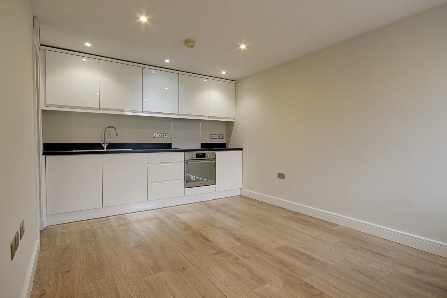 The Old Brewery Yard, Harrogate HG1 4BF, photo 2