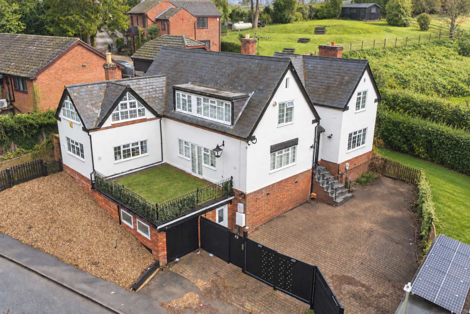 The Old School House, Leighton Road, Great Billington, LU7 9BL