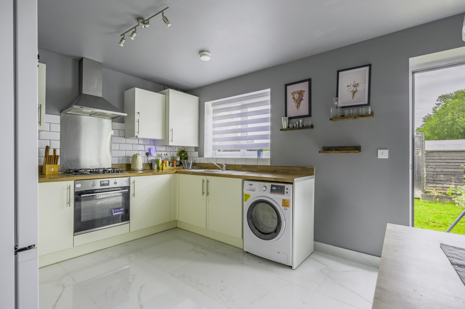 Pochard Way, South Cerney, GL7, photo 2
