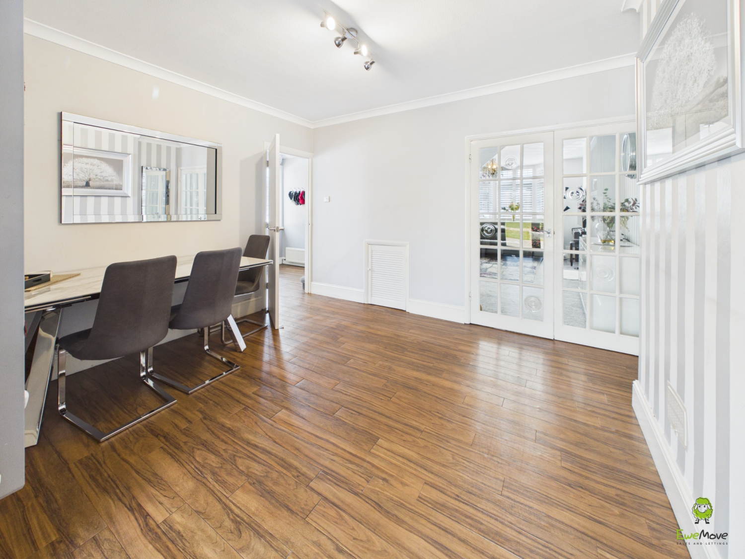 Presented by Clinton at EweMove Bexleyheath and Dartford
Boroughs
