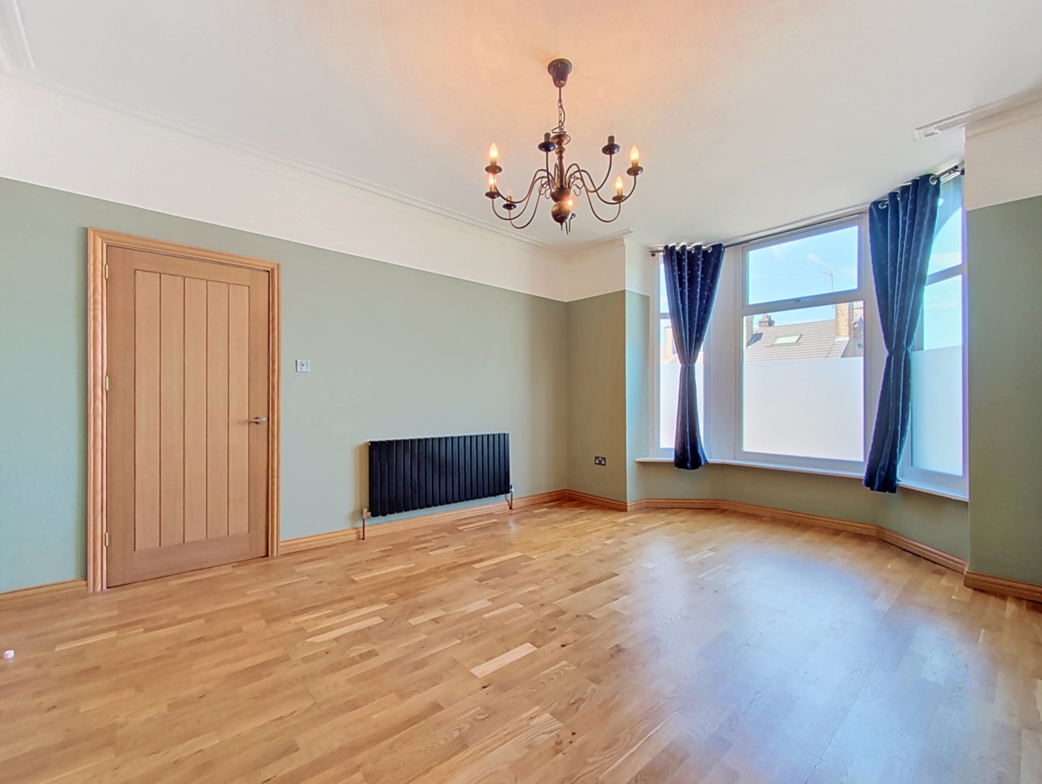 647 Huddersfield Road Wyke, Bradford, photo 4