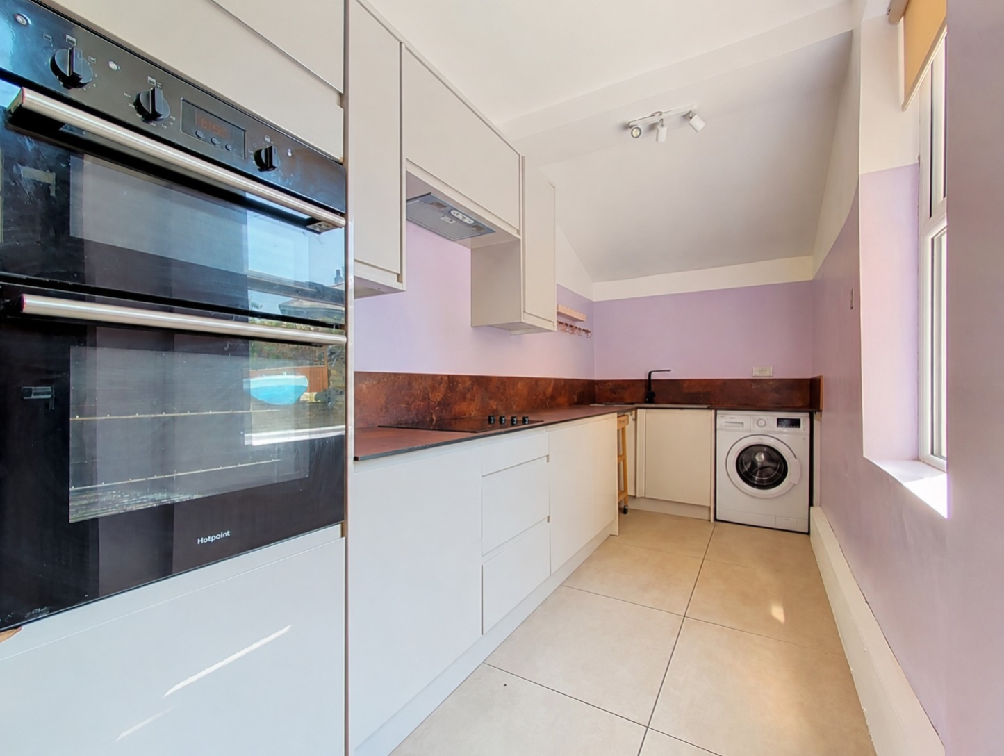647 Huddersfield Road Wyke, Bradford, photo 2