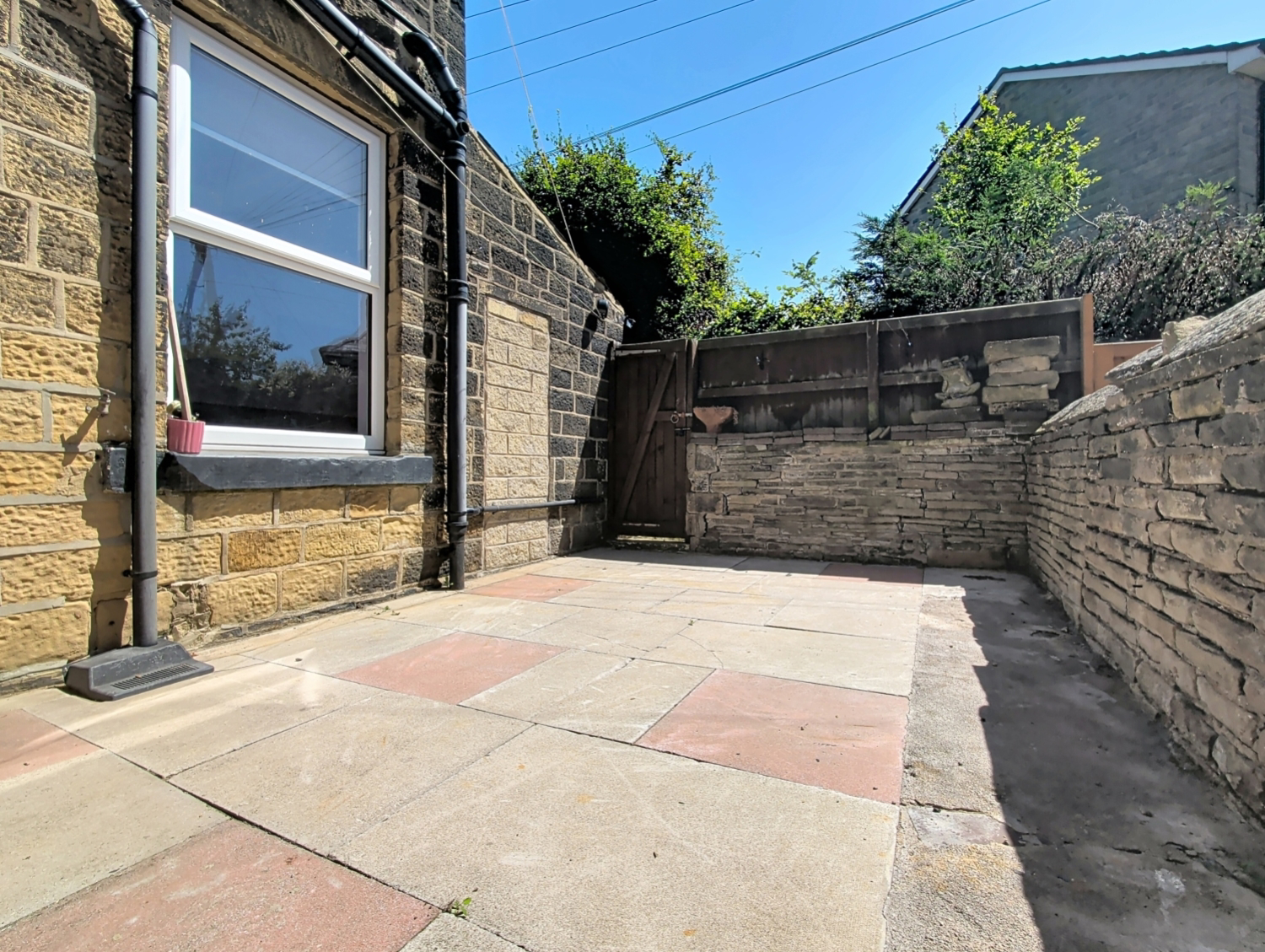 647 Huddersfield Road Wyke, Bradford, photo 12