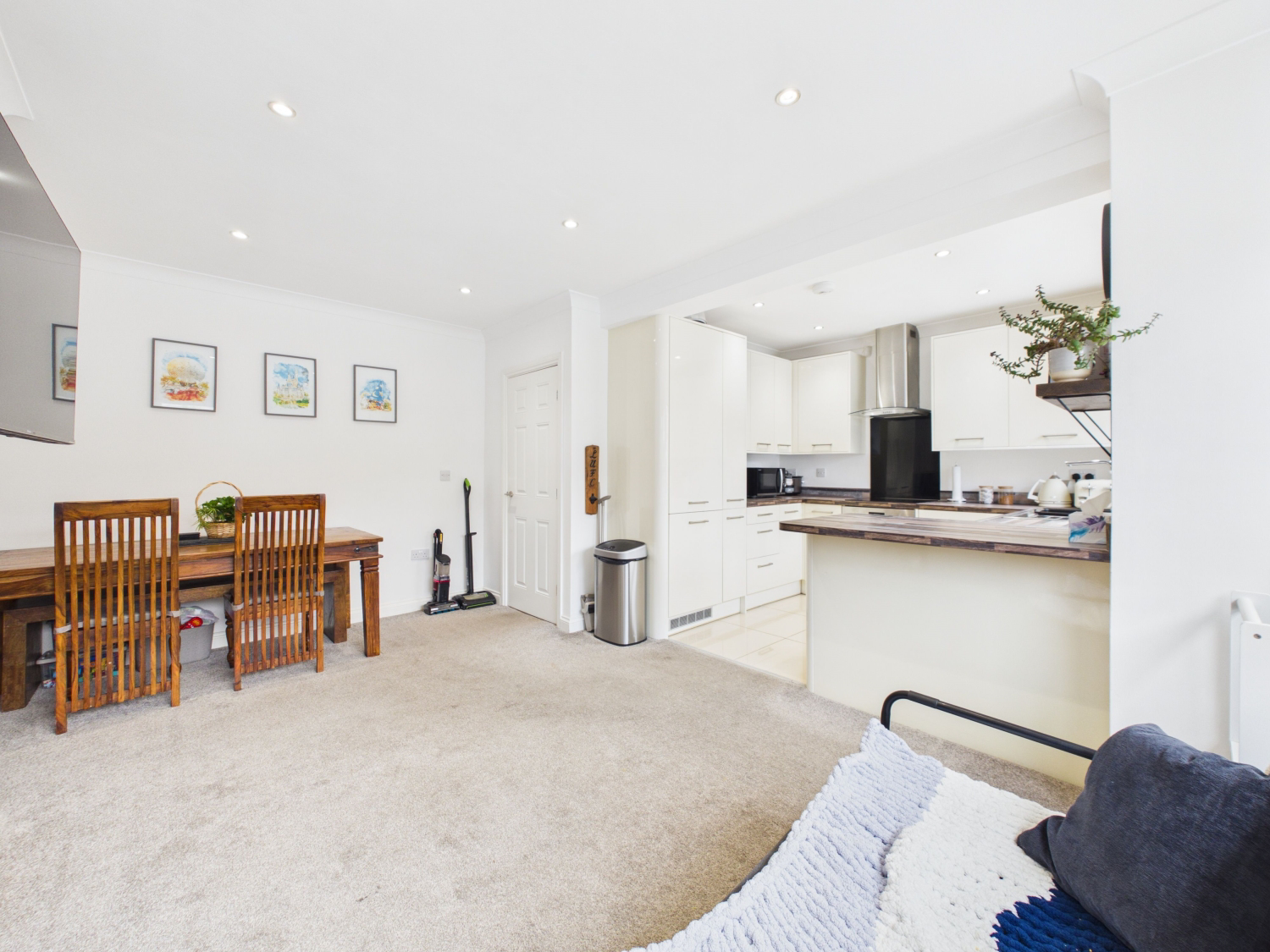 Woollin Crescent, Tingley, Wakefield, West Yorkshire, WF3, photo 2