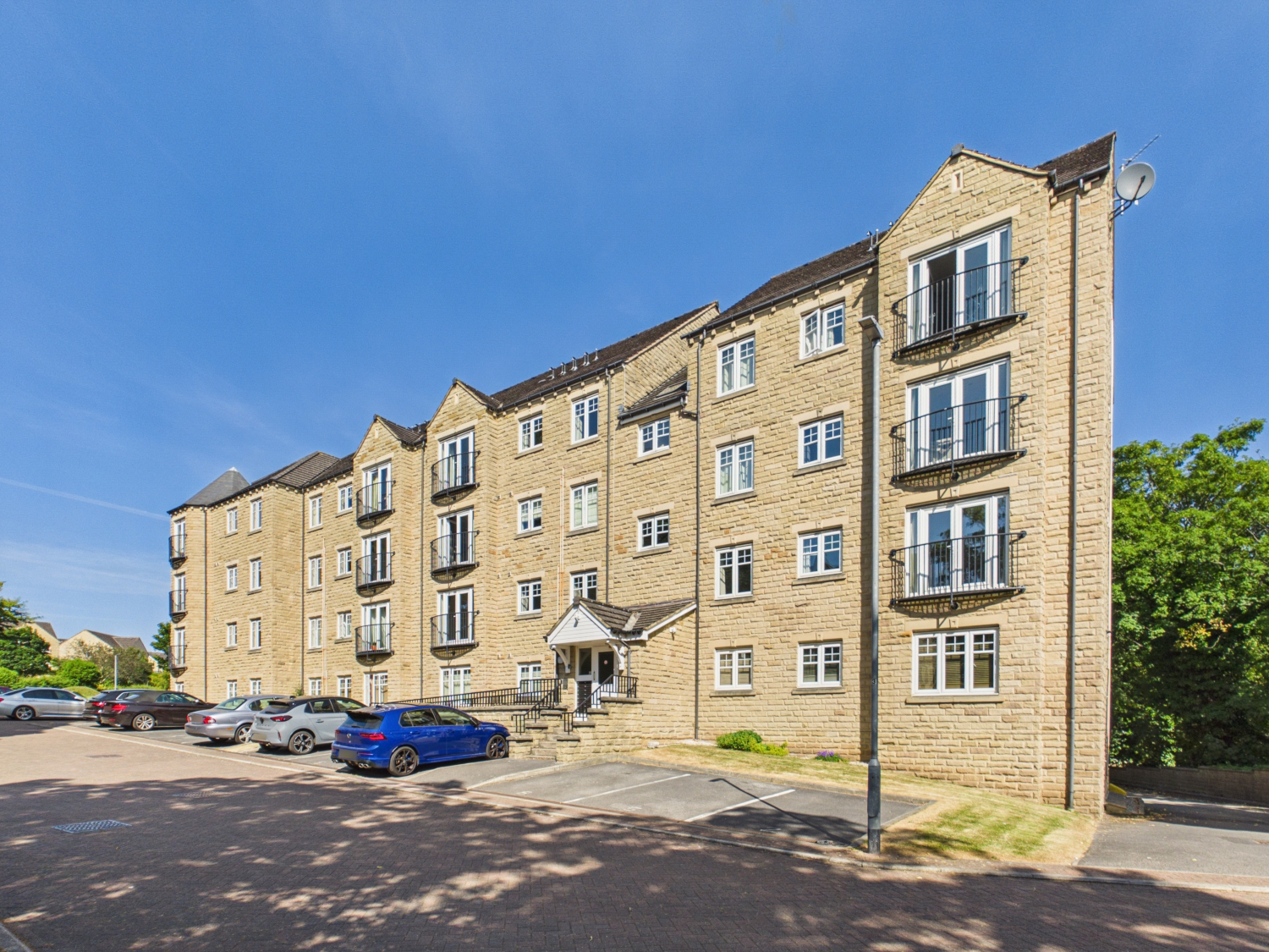 2 Flugel Way, Huddersfield