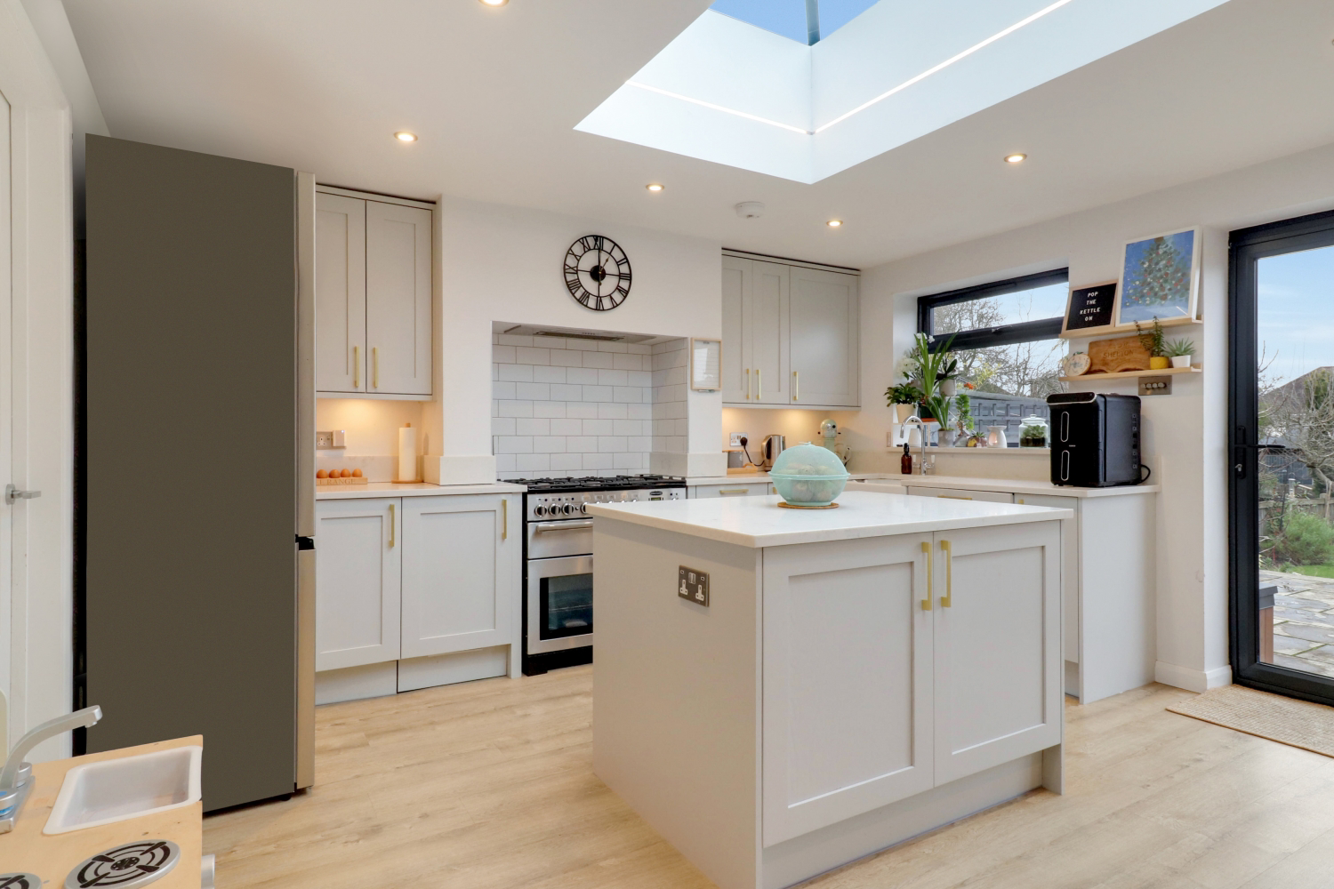 20 SHEPHERDS LANE, GUILDFORD, photo 2