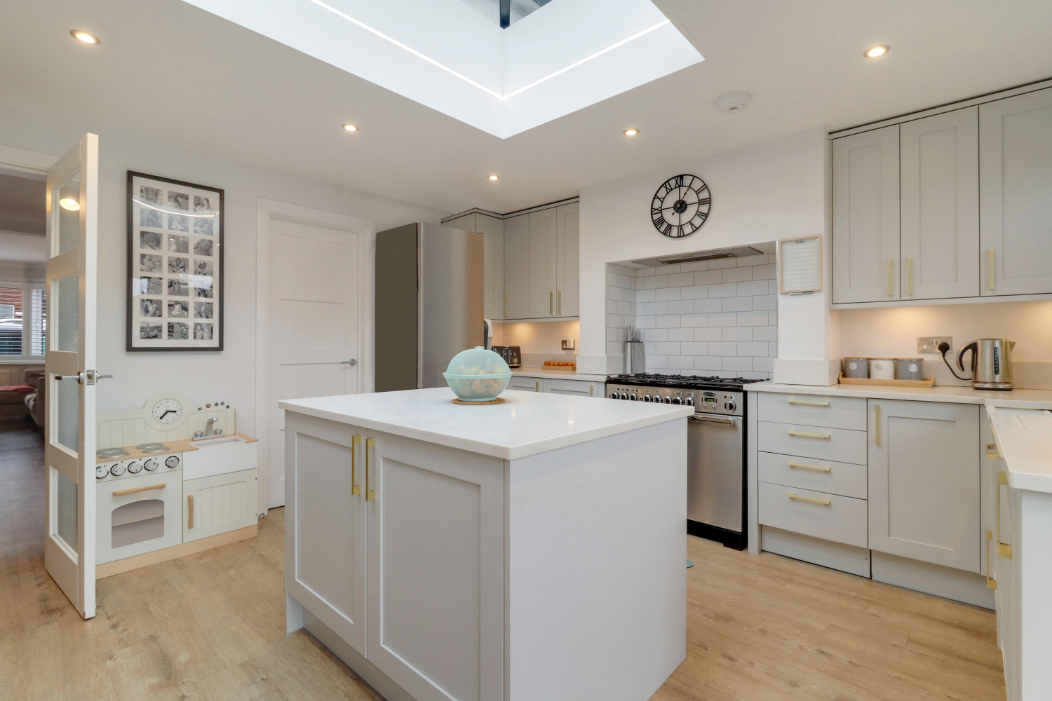 20 SHEPHERDS LANE, GUILDFORD, photo 3