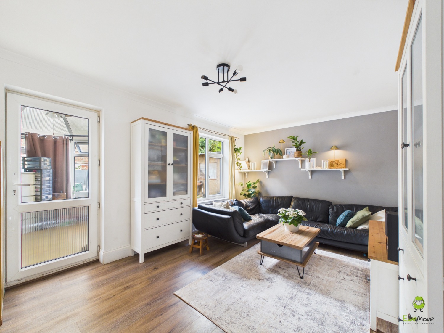 Presented by Nicoleta at EweMove Bexleyheath and Dartford
Boroughs

