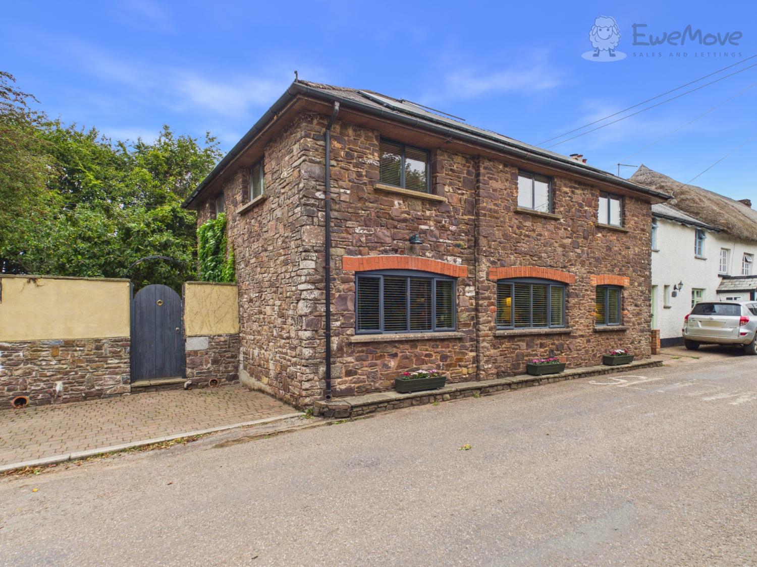 PUDDINGTON, TIVERTON, DEVON, EX16