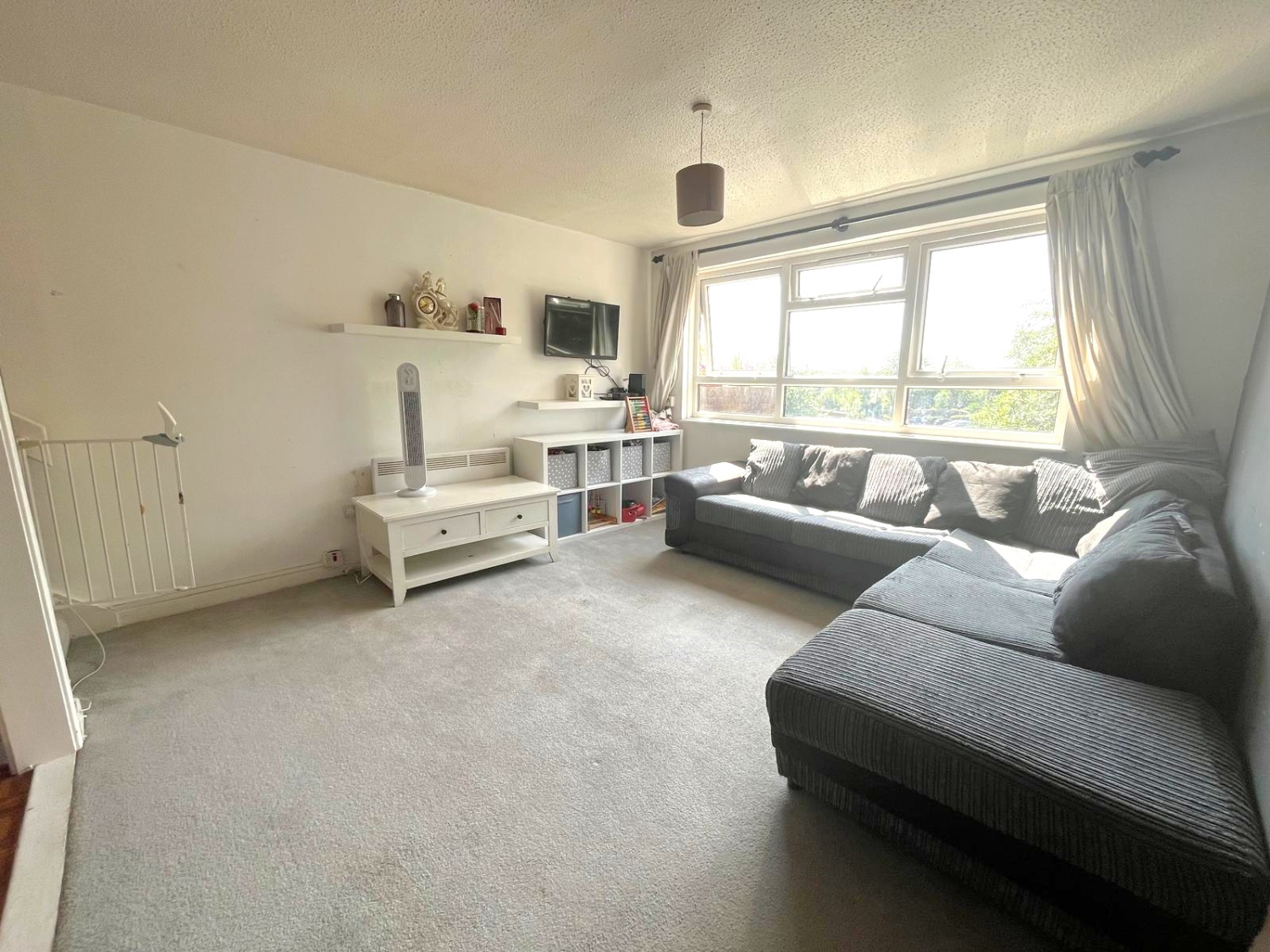 Hazelmere Close, Leatherhead, Surrey, KT22, photo 2